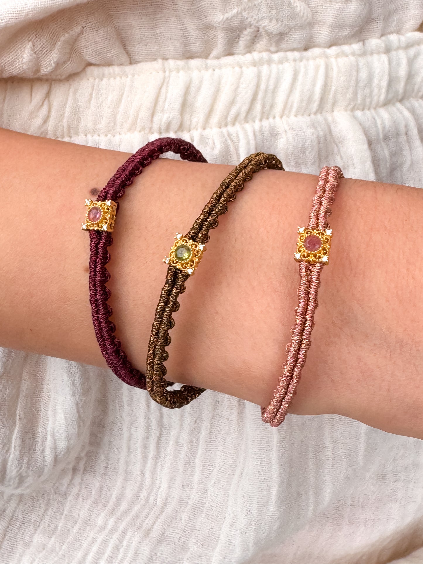 Natural Light Dainty Macrame Bracelet - Silver & Yellow Natural Stone